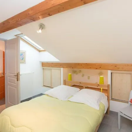 D'hotes Les Coquelicots Bed & Breakfast