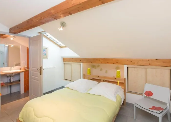 D'hotes Les Coquelicots Bed & Breakfast